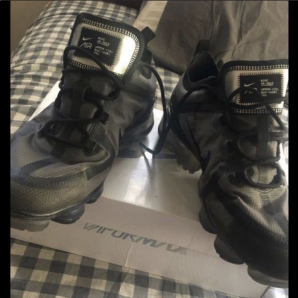nike vapormaxs - Picture 2 of 2